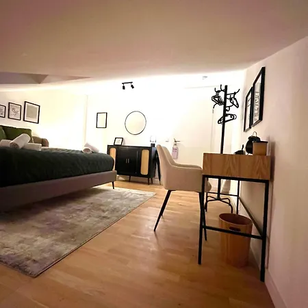 2-zimmer - Zentral Ueber Den Daechern Von - 5 Min Vom Hbf - Gegenueber Galerie Apartment