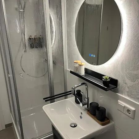 2-zimmer - Zentral Ueber Den Daechern Von - 5 Min Vom Hbf - Gegenueber Galerie Apartment Aschaffenburg