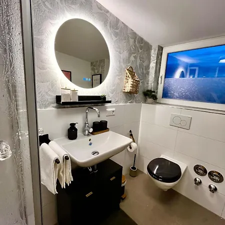 Apartment 2-zimmer - Zentral Ueber Den Daechern Von - 5 Min Vom Hbf - Gegenueber Galerie