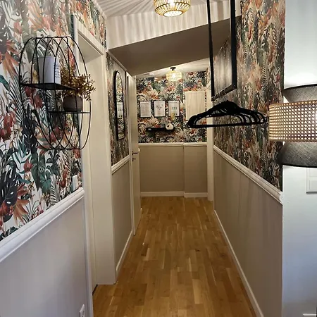2-zimmer - Zentral Ueber Den Daechern Von - 5 Min Vom Hbf - Gegenueber Galerie Apartment